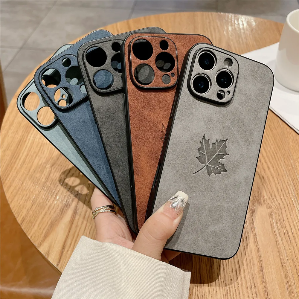 حافظة جلدية ريترو أوراق القيقب لهاتف آيفون 16 15 14 13 12 11 Pro Max Plus 16E X XS Max XR غطاء حماية كامل مريح