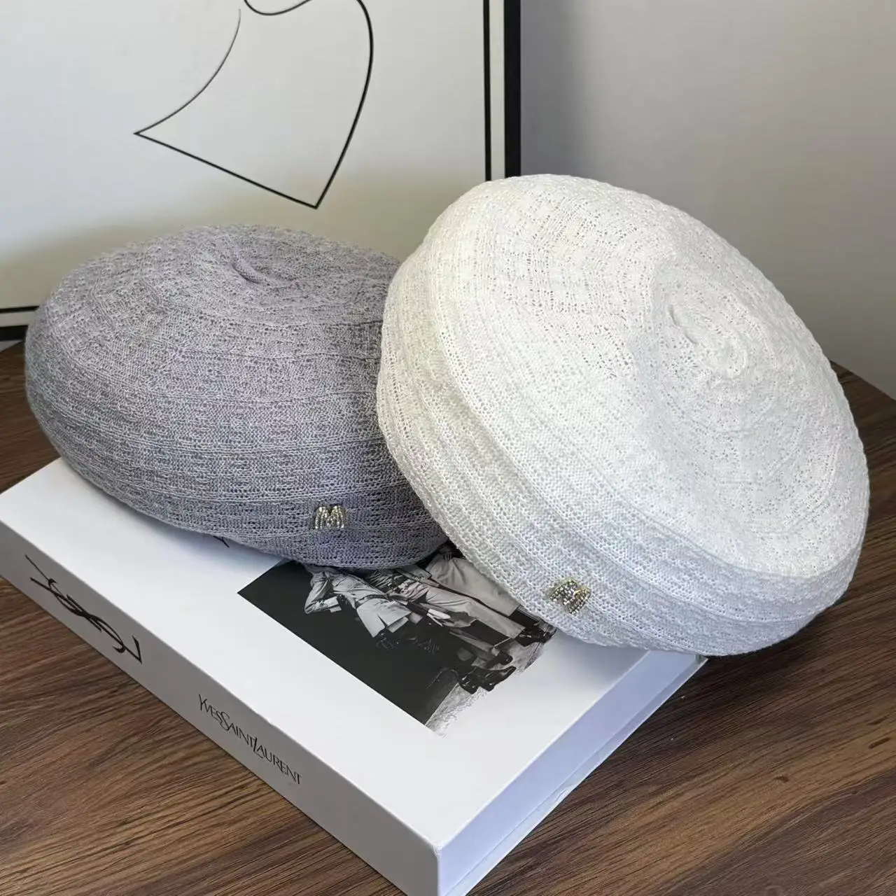 القبعة الفاخرة الخفيفة الجديدة لعام 2025 للنساء في الربيع والصيف هي قبعة كلاسيكية متعددة الاستخدامات للأمام #5
