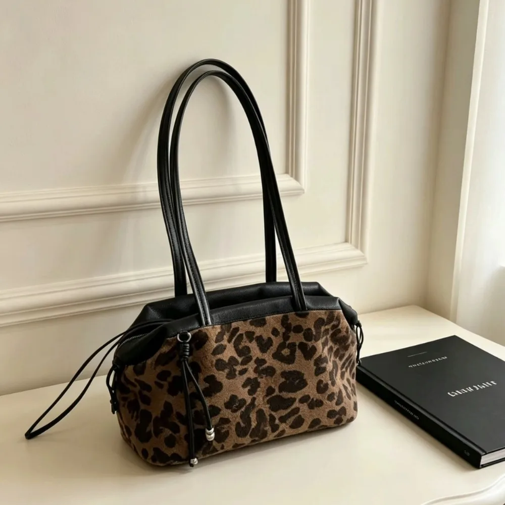 Early Autumn New Leopard Print Shoulder Pillow Bag Cotton and Linen with First Layer Cowhide Underarm Leisure Large Capacity