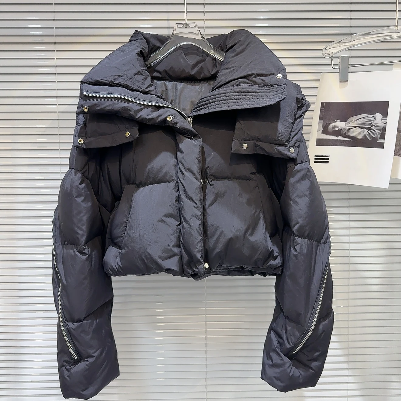 

Short Back Zipper Hooded Down Winter Jacket Women White Duck Down Warm Jacket Female Solid Loose Thick Windproof Parker Outwears