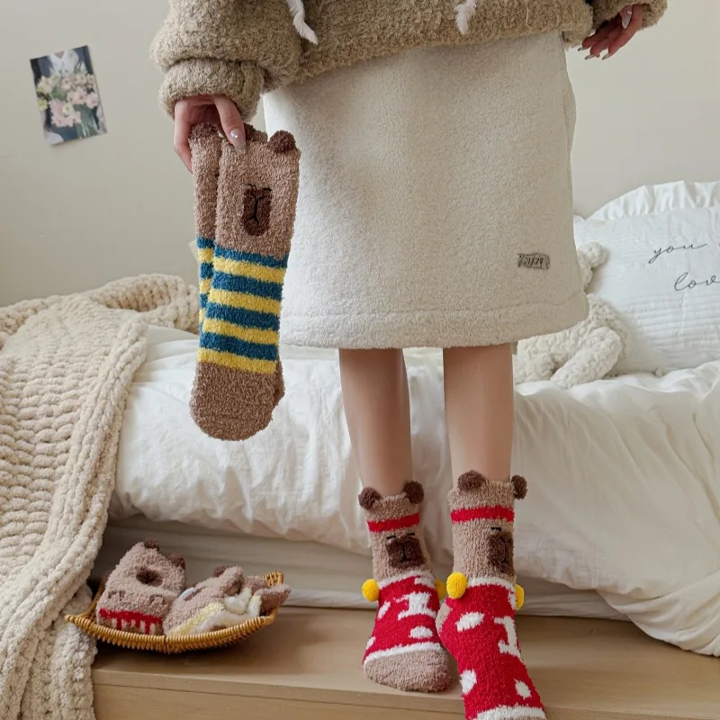 Calcetines gruesos de lana Coral para mujer, calcetines para dormir en casa con bordado de dibujos animados, calcetines antideslizantes para el suelo