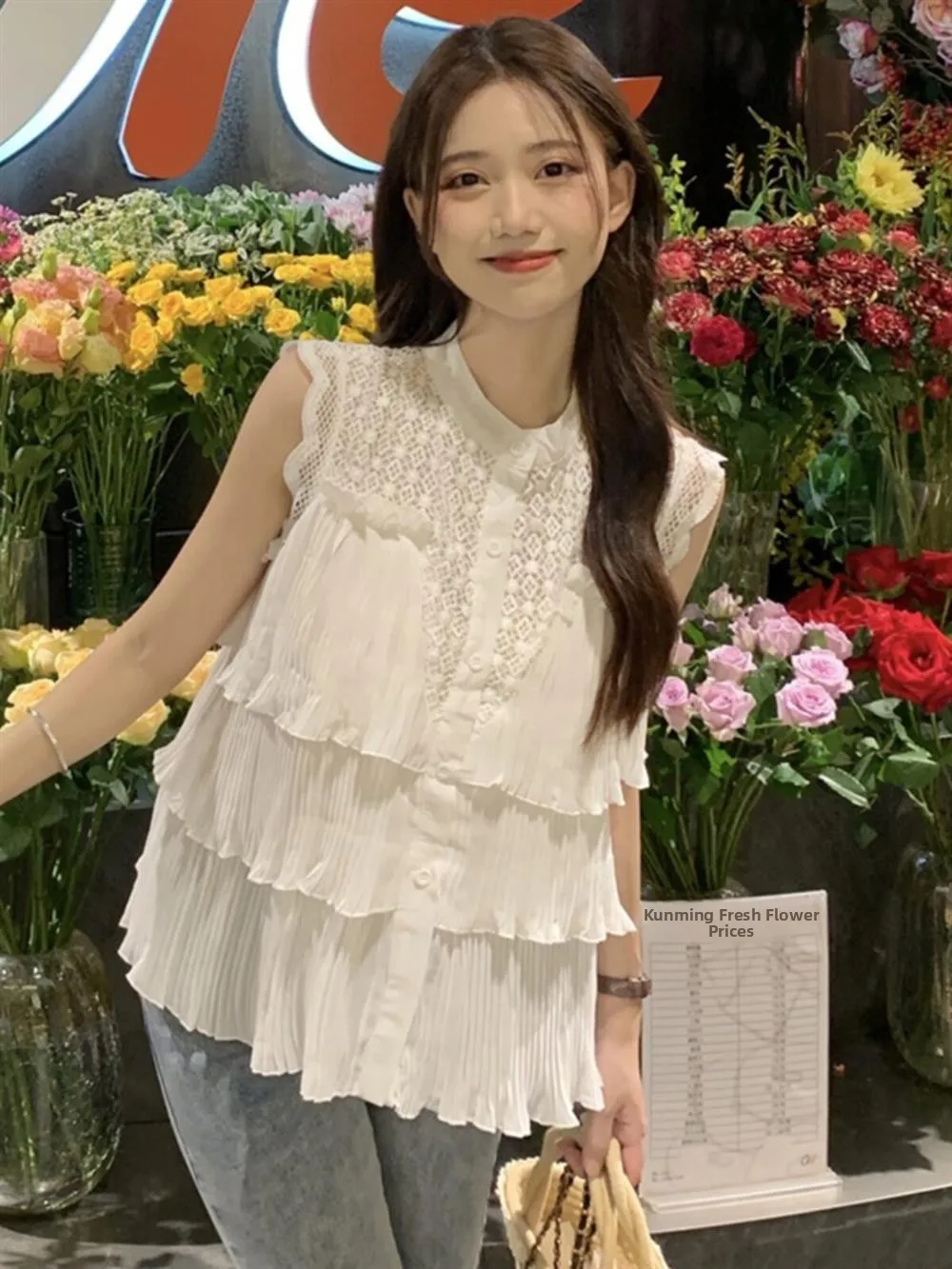 Elegant round Neck Hollow out Lace Sleeveless Shirt Women's Fashion Design Summer Top Korean Style Commute Wind Straight Tube