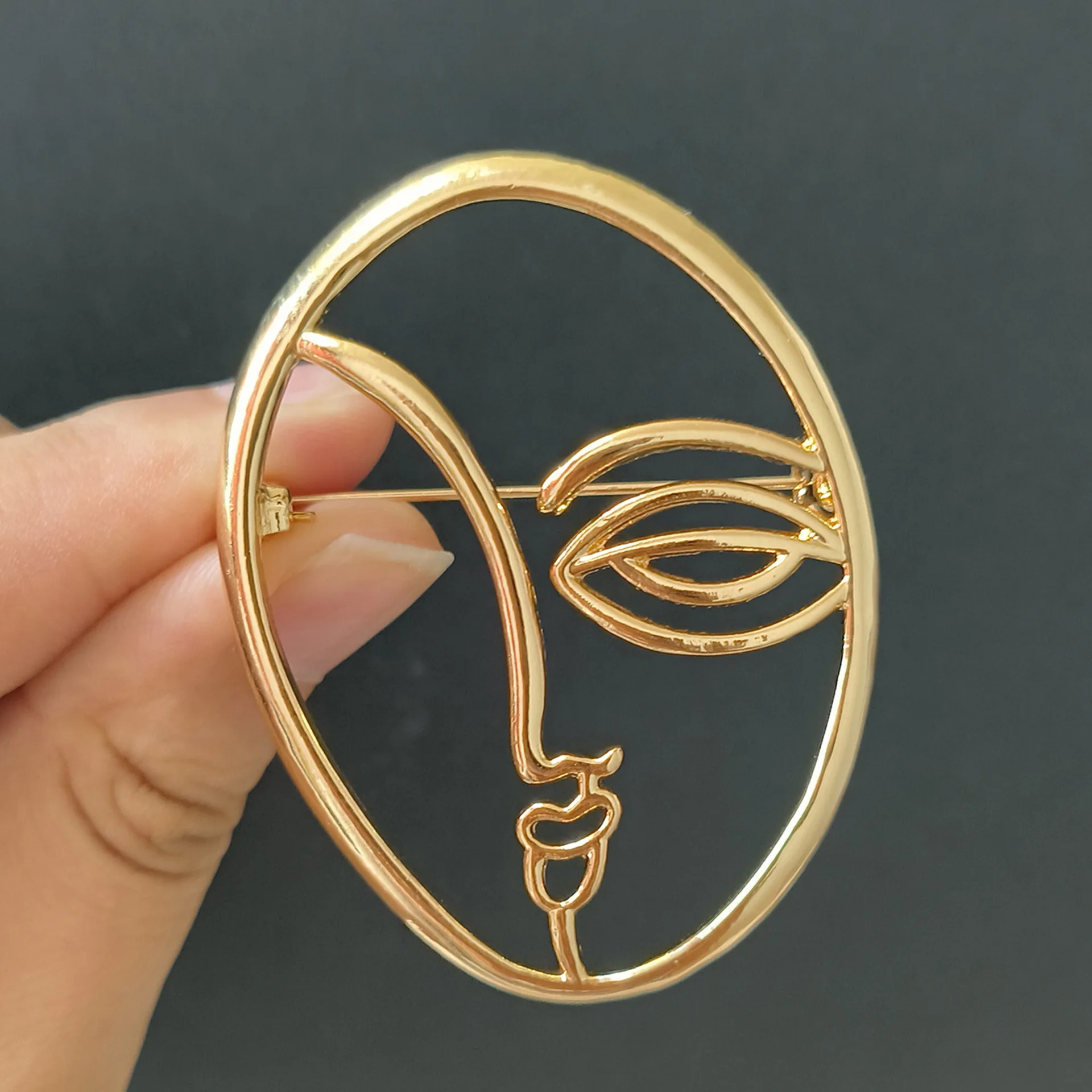 Trendy Openwork Glossy Face Brooches for Women Unisex Figure Pins Casual Party Accessories Gifts Friends Decoration