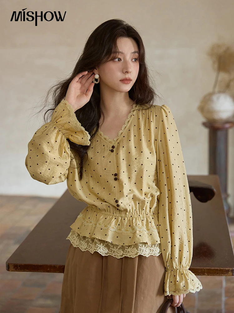 MISHOW Herfst gele stippen linnen blouse 2025 herfst kanten V-hals commuter top flare mouw elastische taille shirts MXE42X1975