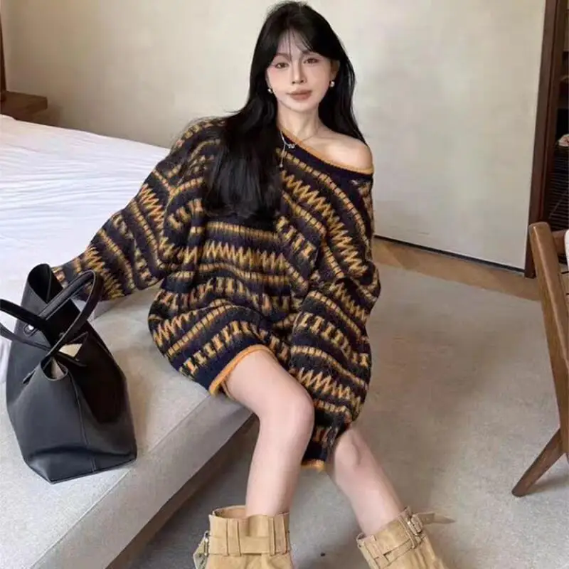 

Girl Knitwear Autumn and Winter Plaid Round Neck Fashion Lazy Loose Mid-Length Hood Sweater Dopamine New Style Wholesale Hot