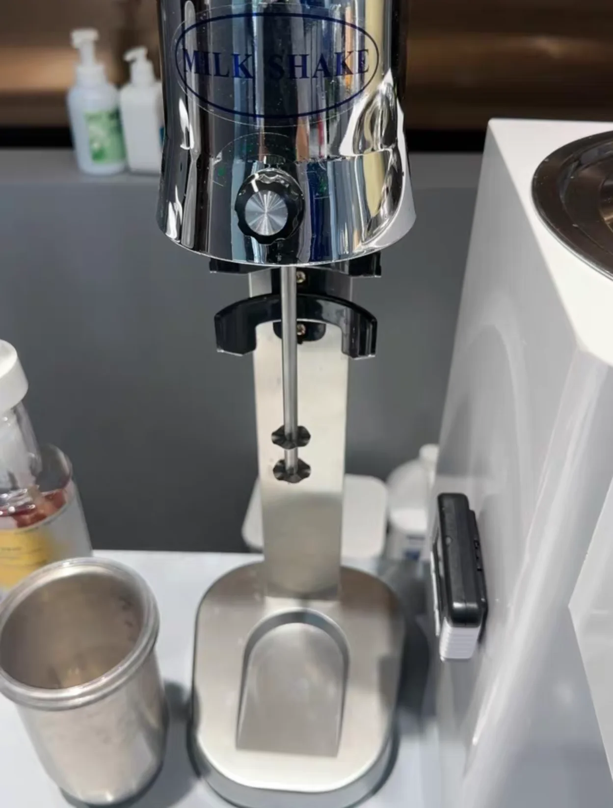 

800ml Commercial Milkshake Machine, Stainless Steel Electric Single Head Milk Bubble Tea Stirring Machine Smoothie Blender