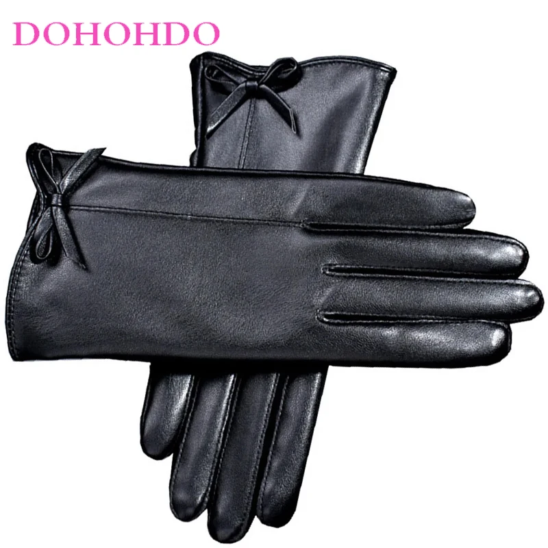 2026 السيدات شاشة تعمل باللمس الأسود بولي Leather الجلود الشتاء زائد المخملية الدافئة الدراجات في الهواء الطلق القيادة لطيف القوس قفازات امرأة قفازات جلدية