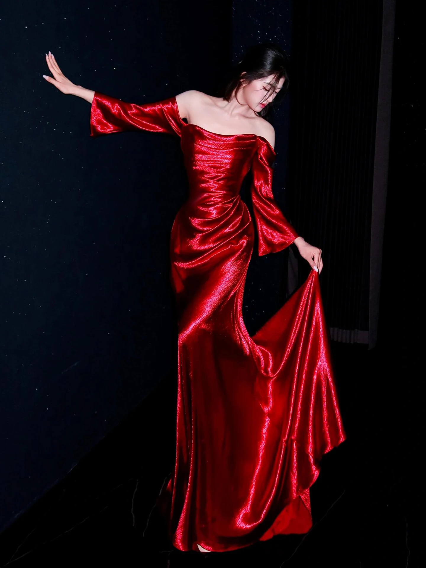 

Красное вечернее платье с одним открытым плечом, длинным рукавом, облегающее, фасон «рыбий хвост», для женщин, в корейском стиле, для свадебных торжеств и приемов