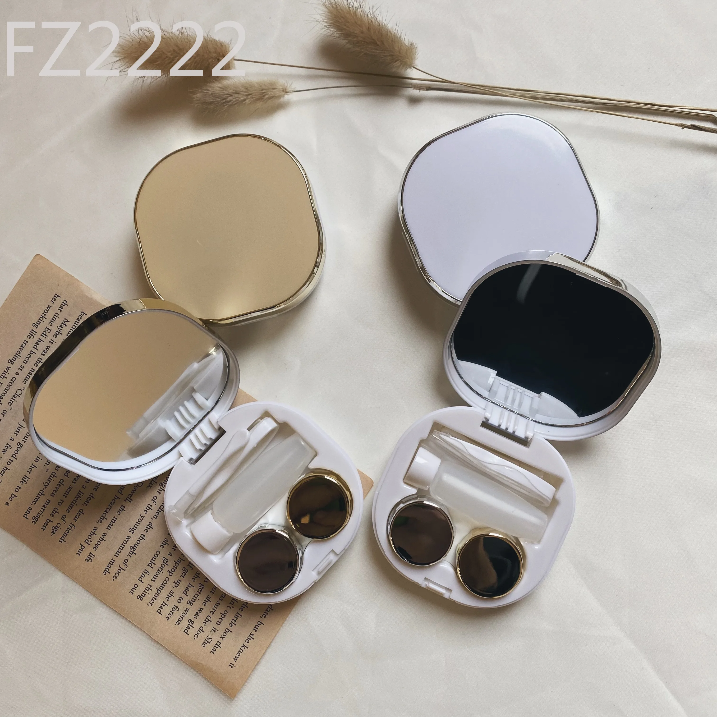 

Girl's Heart Contact Lens Case Simple and Portable One-piece Storage Box
