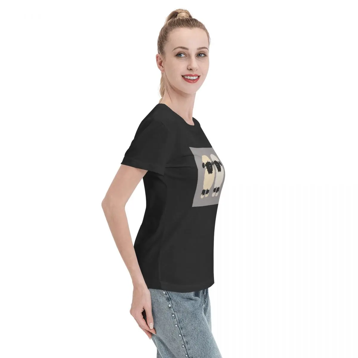 เสื้อยืดลาย Valais Black Nose Sheep Friends สำหรับผู้หญิง คอกลม สไตล์สตรีทแวร์ เสื้อยืดแขนสั้นสำหรับผู้หญิง เสื้อผ้าฤดูร้อน
