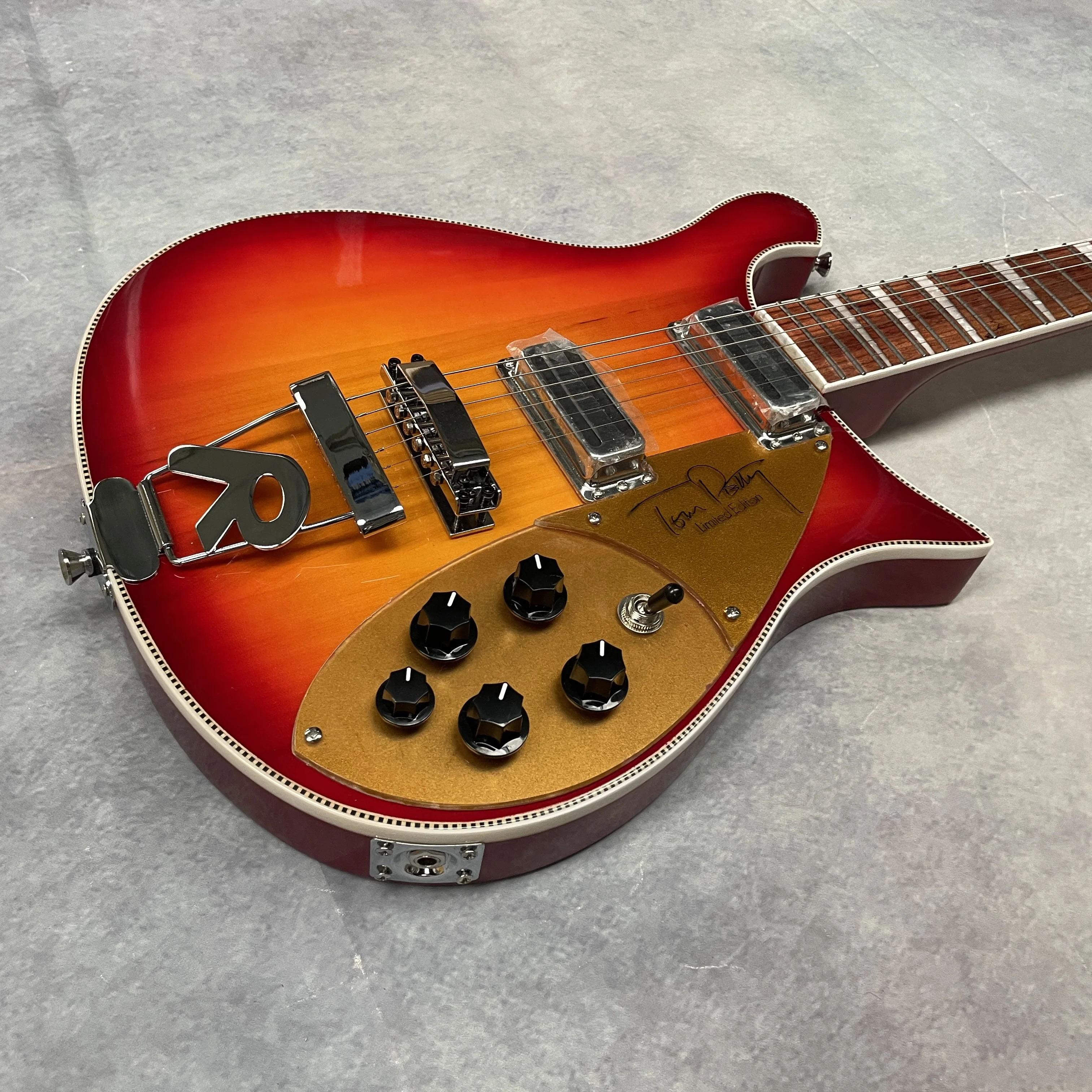 6-string electricguitar,serrated edge binding,black control knobs,rosewood fingerboard guitars,compact and easy-to-play guitarra view 5