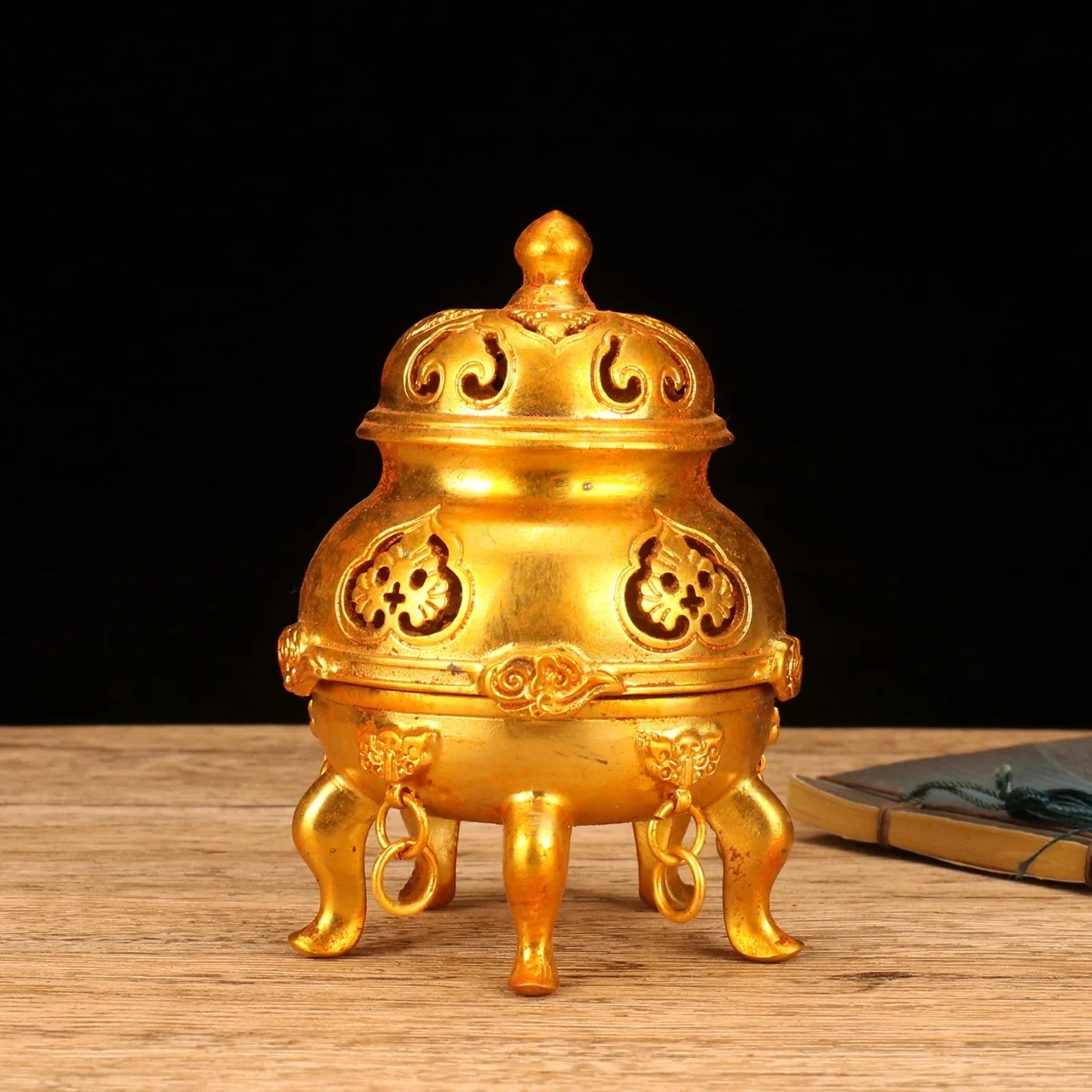 Metal Aromatherapy Furnace Yoga Studio Decoration Essential Oil Burner Candle Lamp Home Office Copper Decoration Crafts