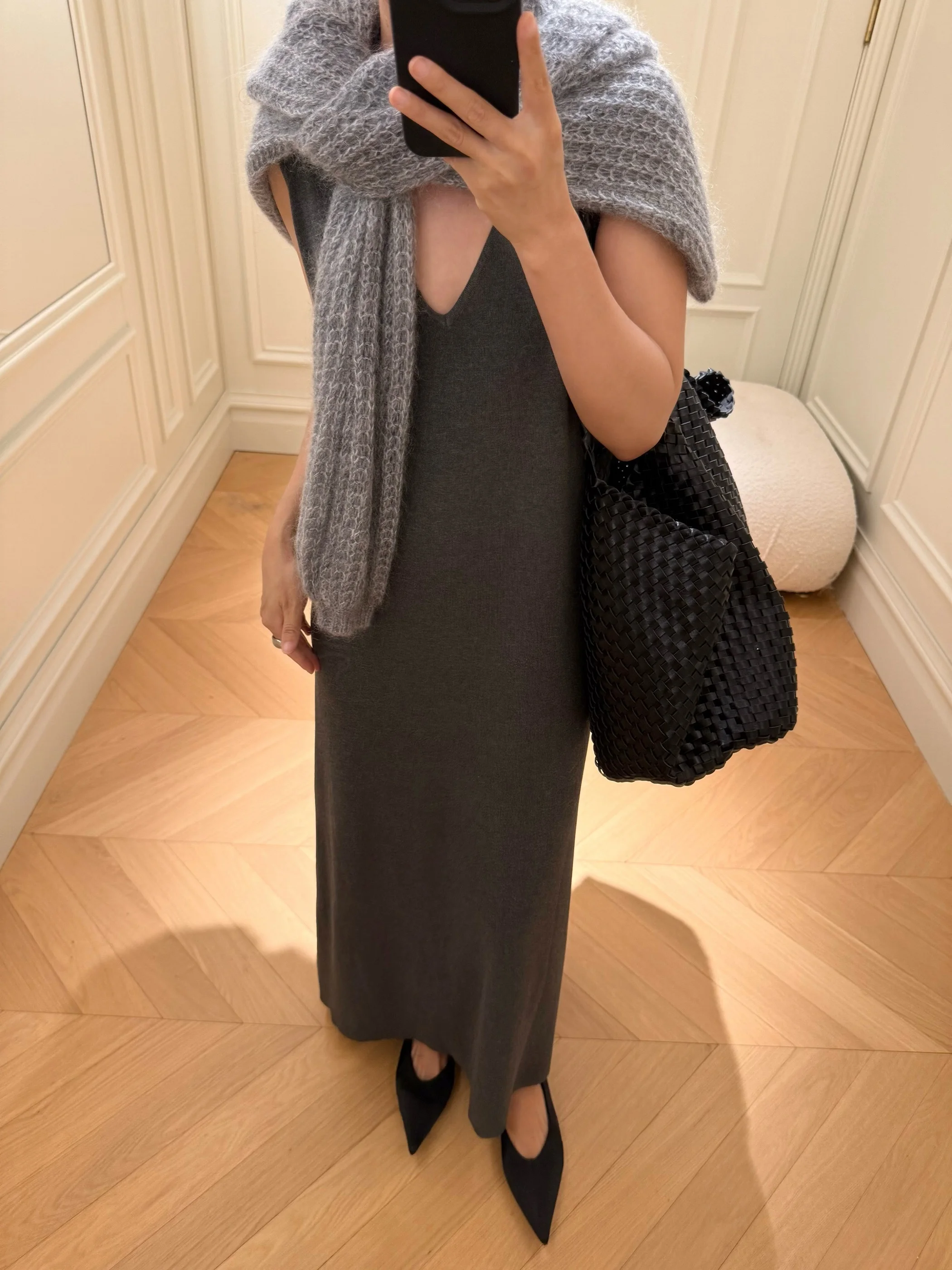 

Ele Loose V-ne Sweater Dr by DALII OFFICIAL Comfortable H-line Design Made from Quali Viscose Fabric for Women