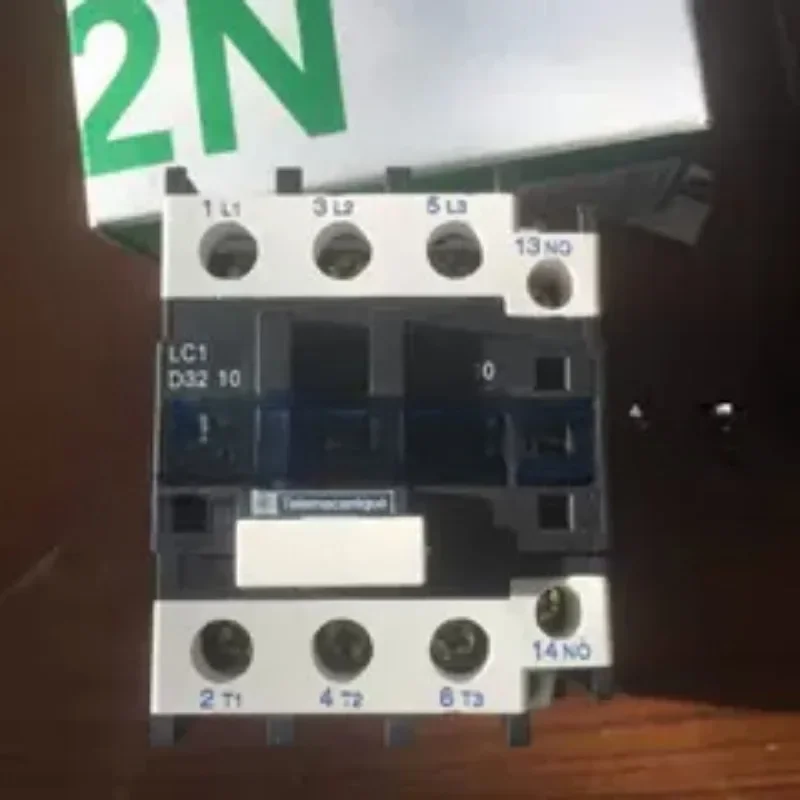 

2PCS LC1D50M7C and 2PCS LC1D3210C