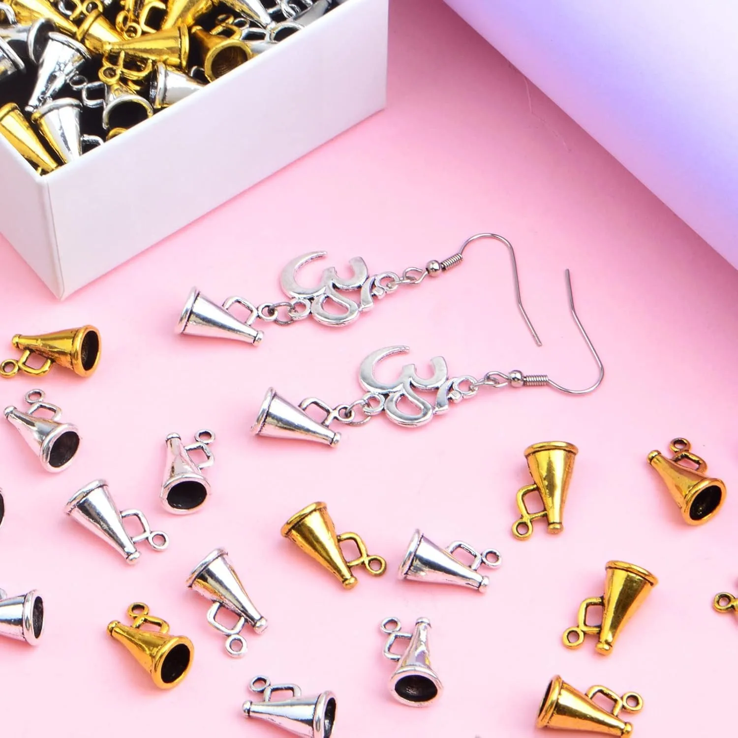 60 pçs megafone alegria encantos vintage alto-falante megafone cheerleading balançar pingentes para diy colar pulseira jóias fazendo