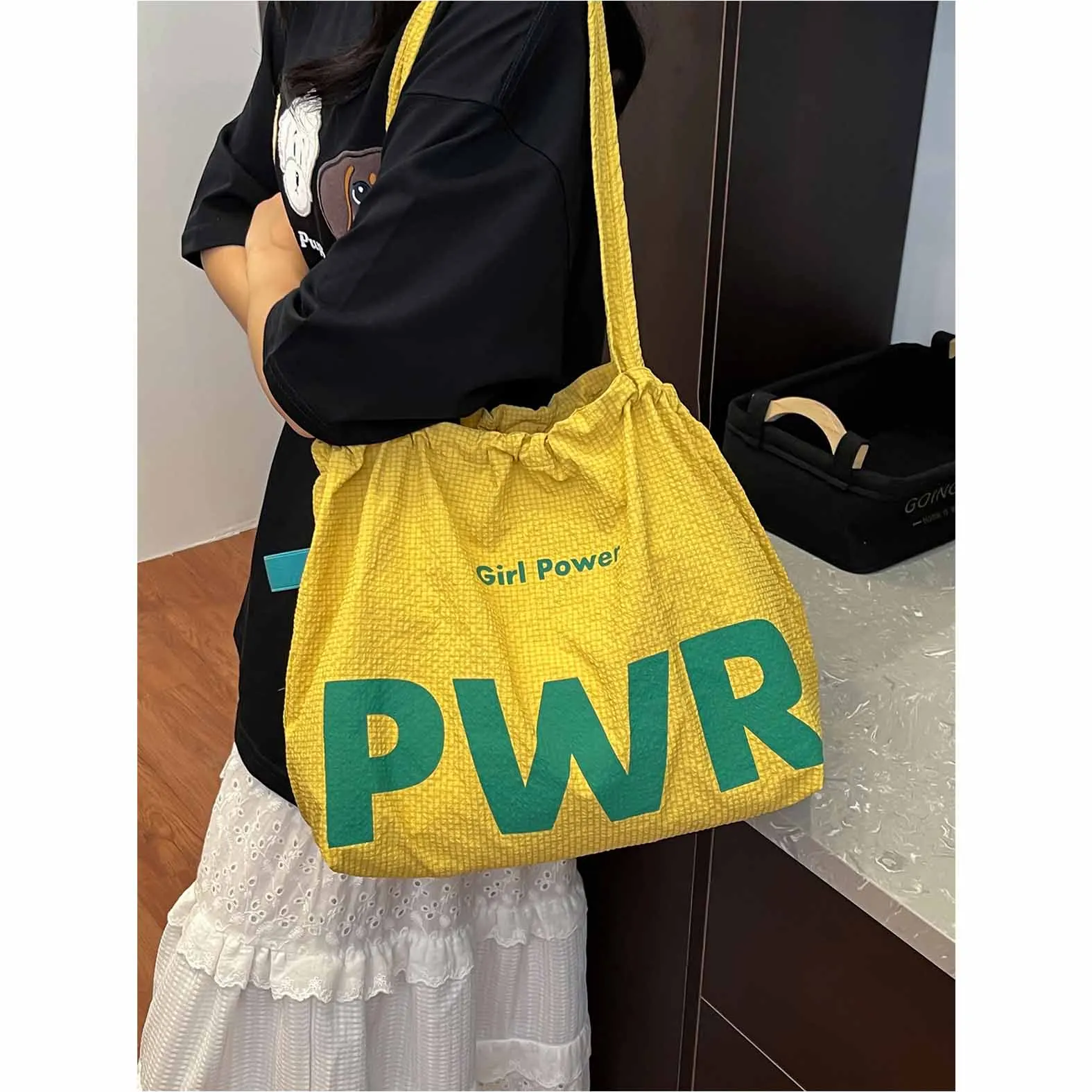 

Casual large capacity 2025 women's summer fashion shoulder bag simple nylon canvas tote bag college student class bag
