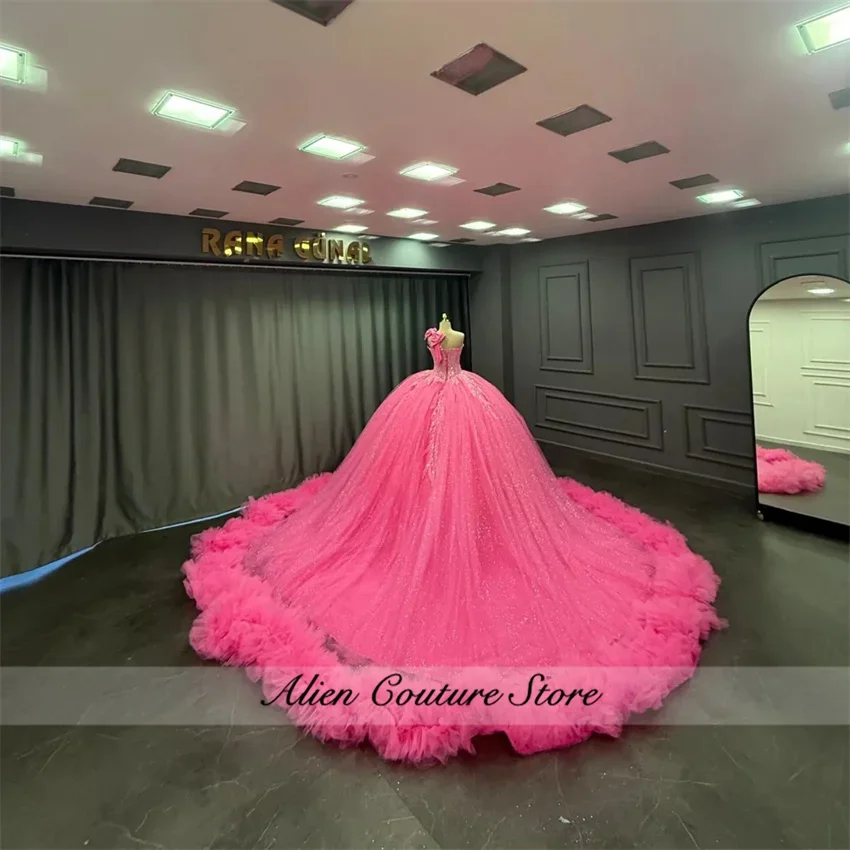 فستان Quinceanera 15 وردي ساخن 2026 مطرز بكتف واحد فستان Quince فساتين مناسبة رسمية مخصصة #3