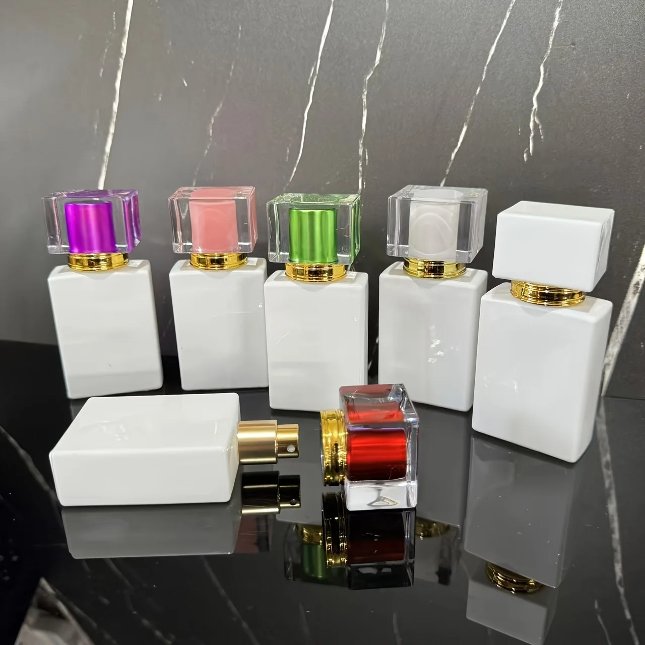 زجاجة رذاذ عطر من الزجاج الأبيض مع فوهة - بخاخ عطر للسفر قابل لإعادة الملء، خالي من مادة PVC وعديم الرائحة، مناسب لمستحضرات التجميل #1