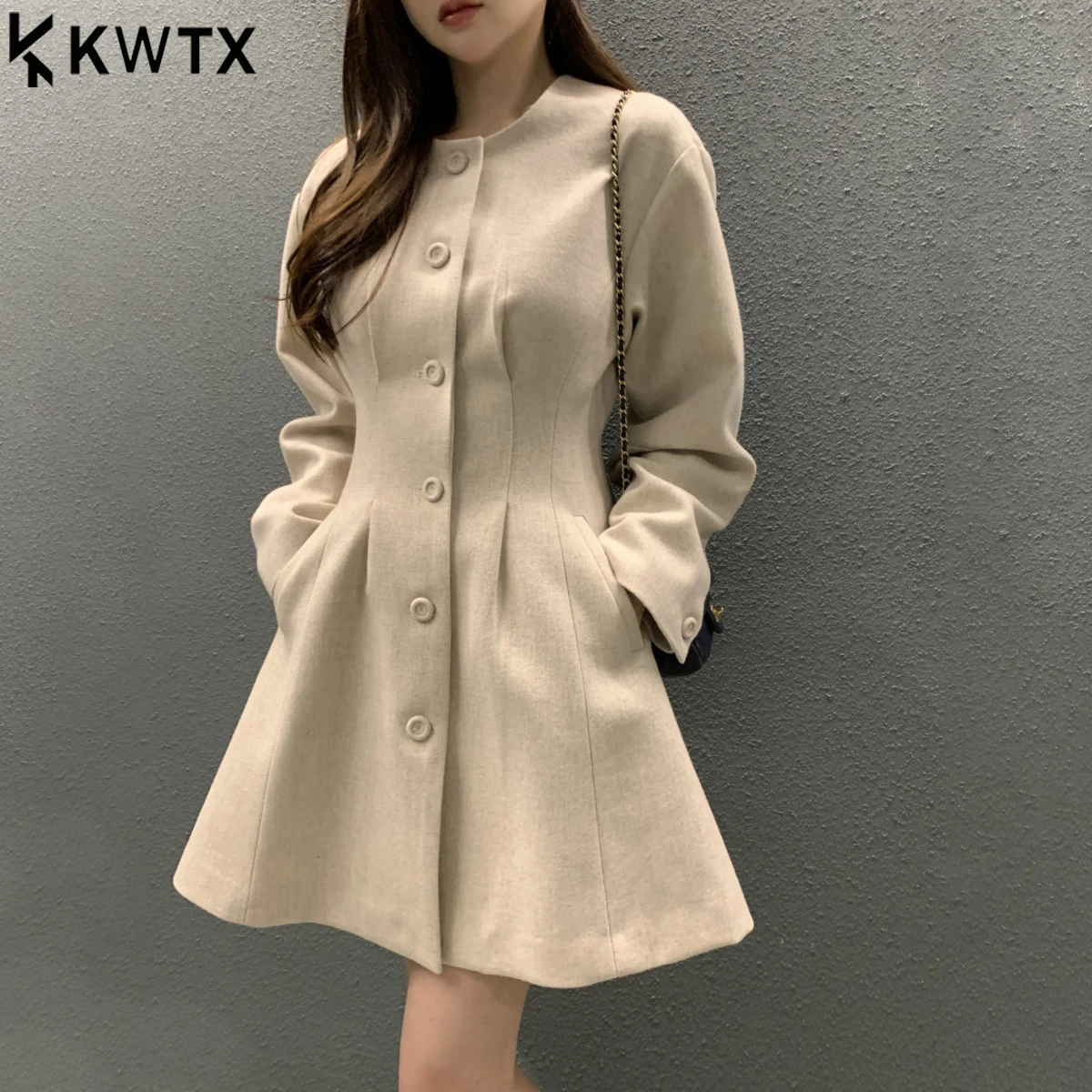

KWTX 2025 Women’s Solid Vintage Elegant Pleated Waist Coat with Pockets Round Neck Autumn Winter Casual Luxury Minimalist