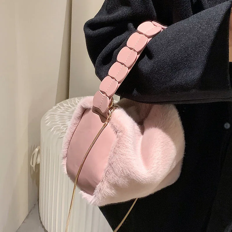

Ladies' Shoulder Bag Korean Simple Sweet Y2k Plush Kawaii Verstaile New Handbag High-quality Luxury Brand Crossbody Bag For Girl