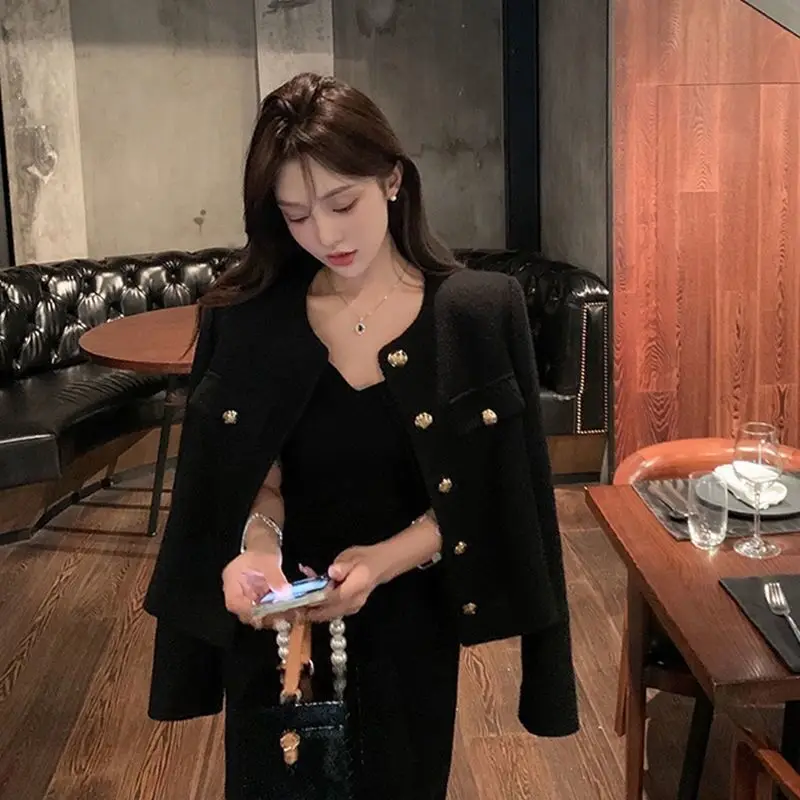 

Женская свободная верхняя одежда Осень 2025: Модный универсальный топ во французском стиле, однотонный, из полиэфирного волокна, в уличном стиле