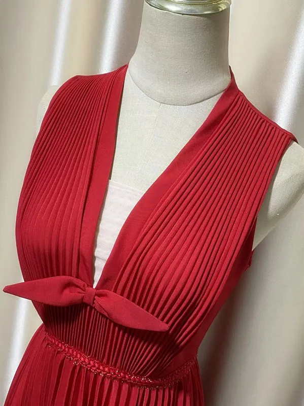 Elegant Red Deep VคอชุดเดรสแขนกุดPaneledสานจีบเสื้อMidiยาวชุดสตรีแฟชั่น 2025