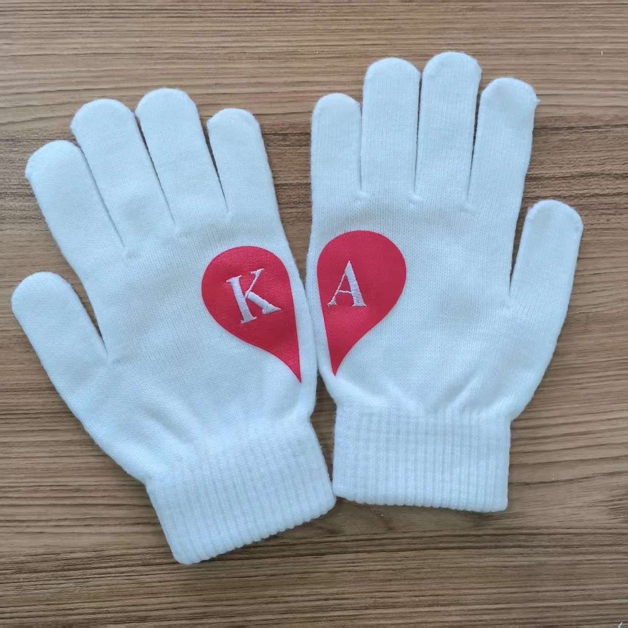Custom Letters Heart Knit Gloves Personalized Fashionable Cozy Handwear for Women Gloves Stylish Hand Warmer Winter Gloves
