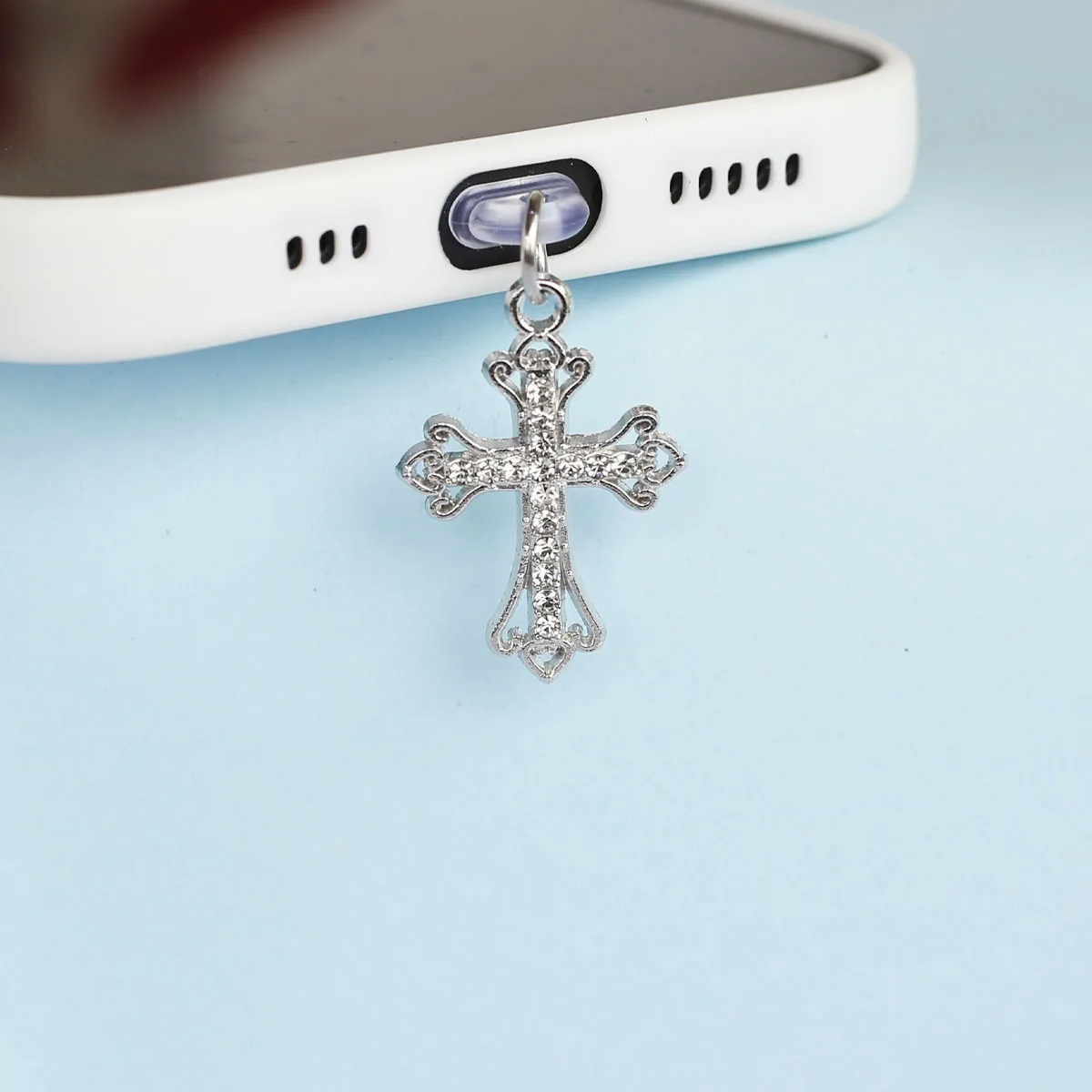 Handy-Staubschutz-Anhänger mit Strass-Herz und Kreuz, Dekorationszubehör für iPhone und Type-C-Anschlüsse, Schön – Detail 4