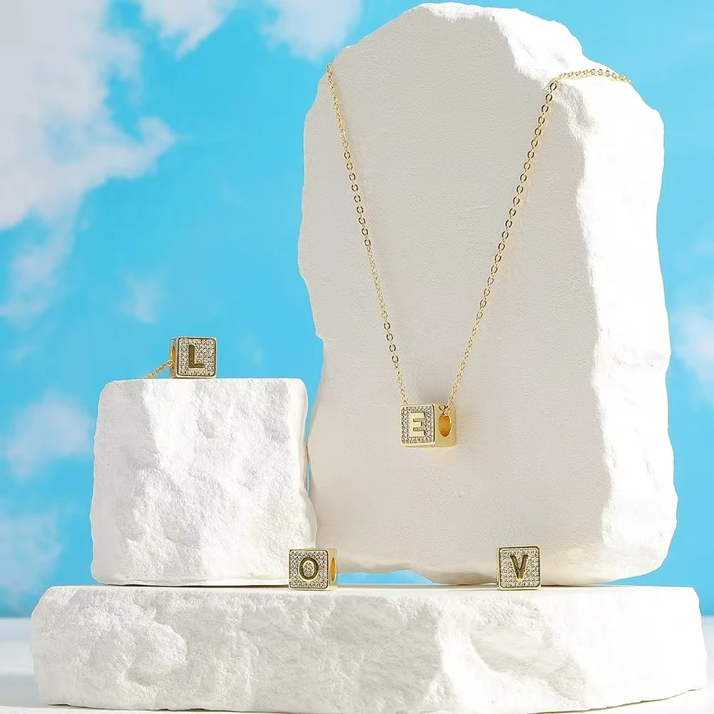 1 piece of synthetic zircon 26 letter A-Z letter pendant necklace gift for family, friends, and loved ones