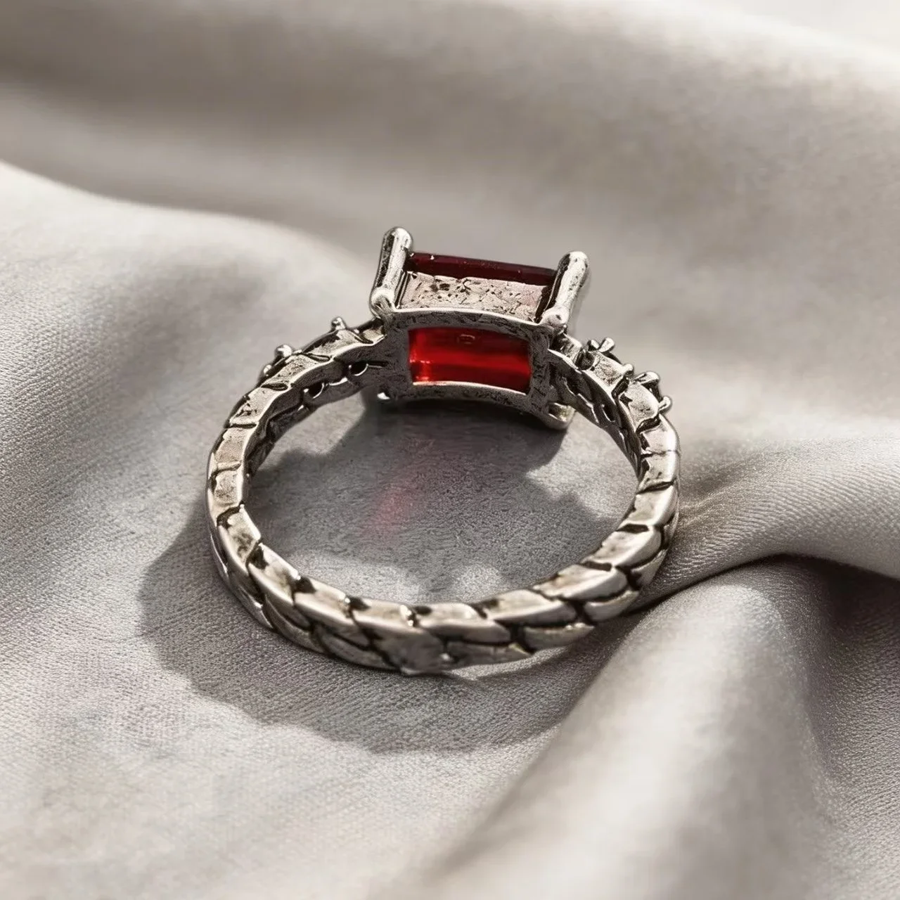 Vintage Gothic Women Ring Antique Silver Plated Copper Twisted Band Rectangular Red Crystal Black CZ Punk Jewelry Party Gift
