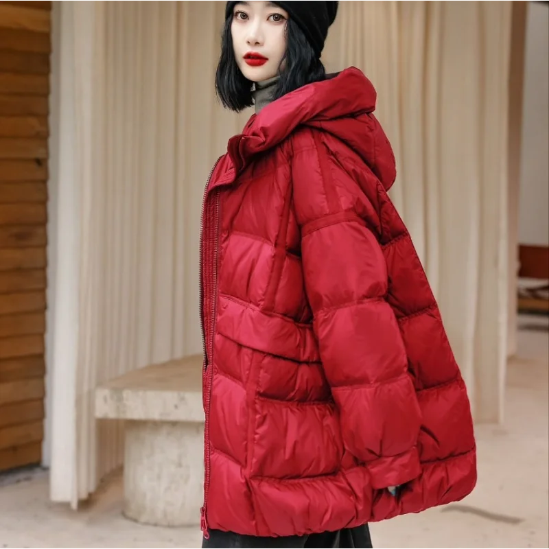 Chaqueta de plumón de longitud media para mujer, nuevo estilo de invierno, abrigo informal de gran tamaño grueso hasta la rodilla con capucha, moda para ir al trabajo, 2025