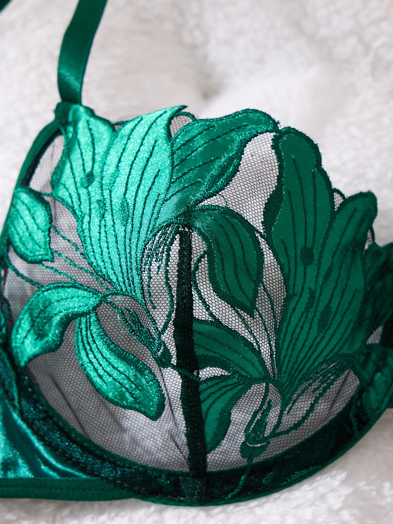 Groen geborduurde pyjamaset met print - Een set bestaande uit een bloemmotief geschikt voor dames, een sexy bh ZA824031