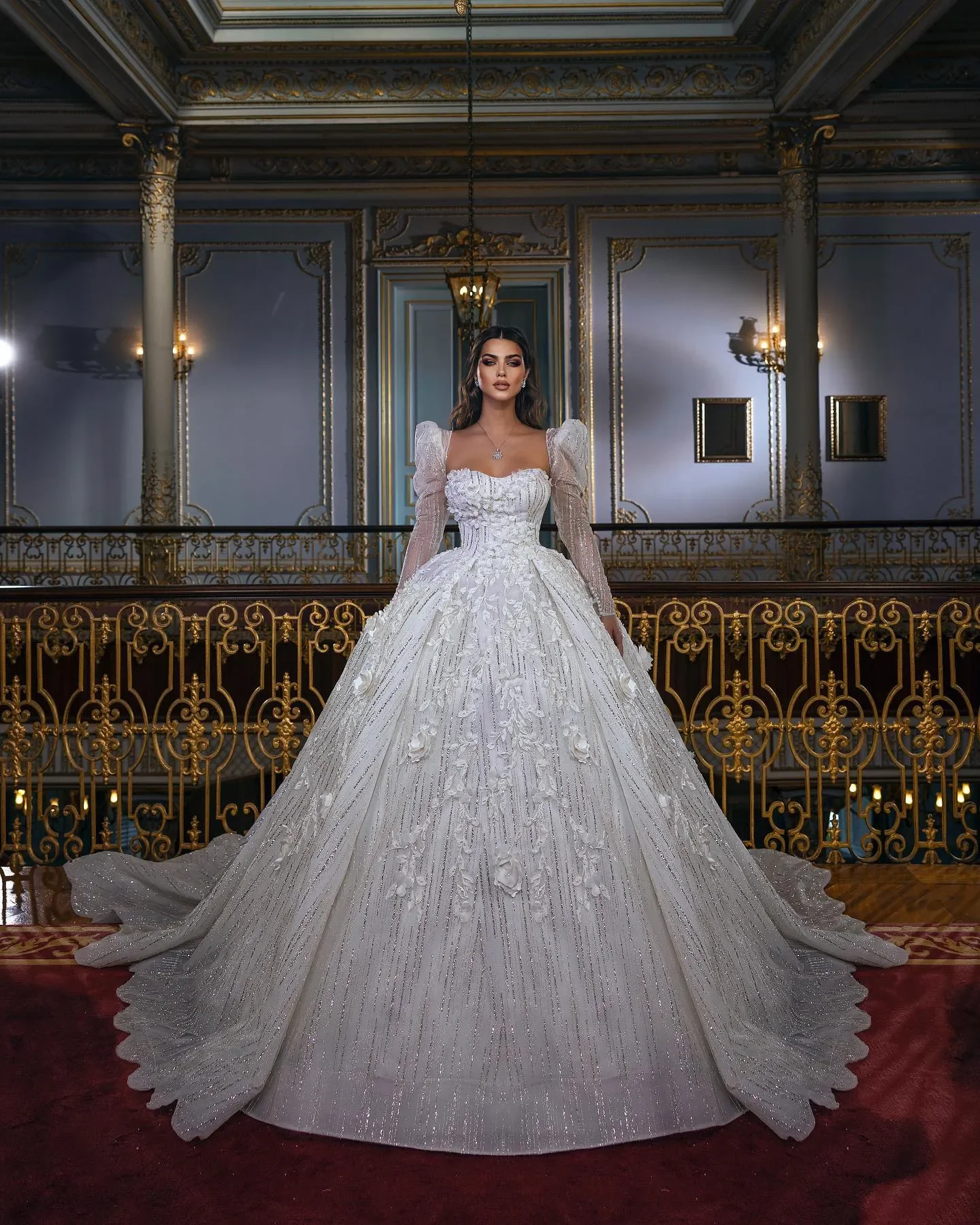 

Luxurious Lace 3D Floral Women's Princess Wedding Dress Sexy Backless Long Sleeved With Trailing Church Bridal Gown Customized