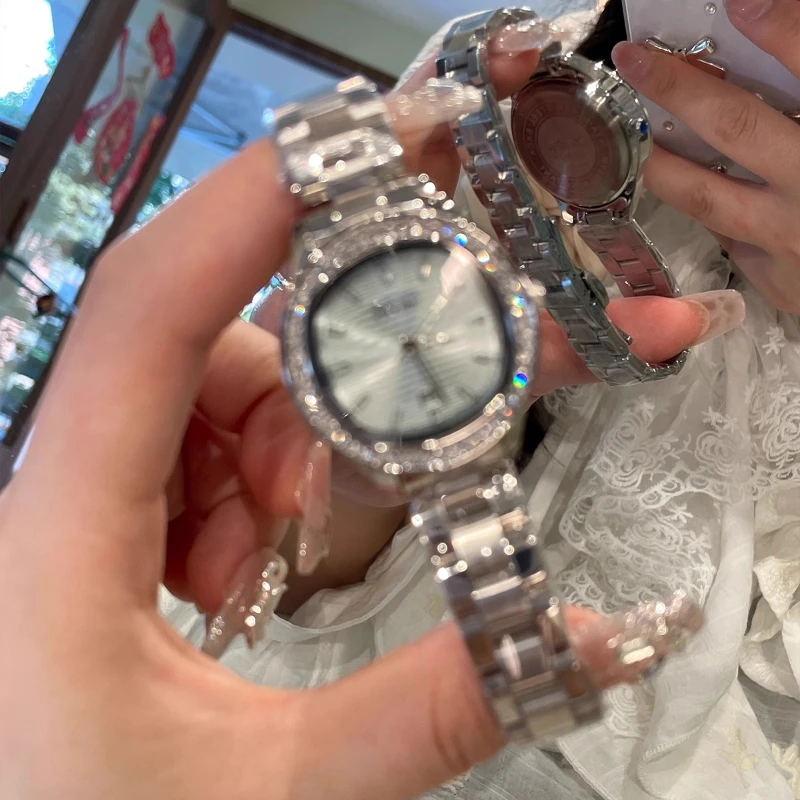 Classic trend women's watch elegant simple light luxury waterproof 2025 quartz watch birthday gift