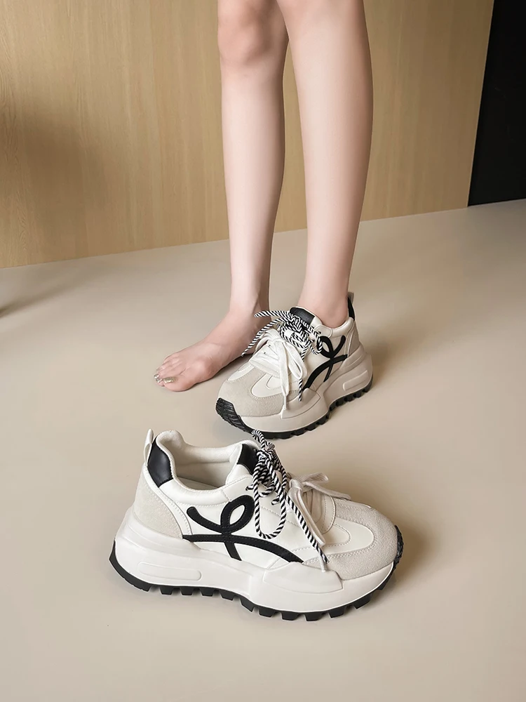 sneakers-sportive-da-donna-con-plateau-interno-design-casual-punta-tonda-suola-in-gomma-motivo-a-blocchi-di-colore