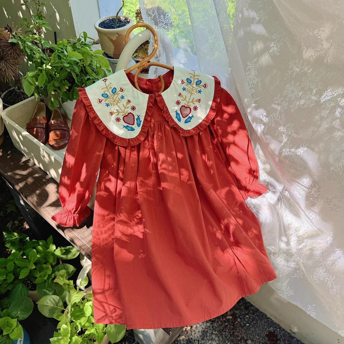 فستان بناتي مطرز بياقة الدمية فستان بناتي لخريف وربيع 2025 فستان عيد ميلاد كبير أحمر للأطفال بأكمام طويلة فستان الأميرة للفتيات #1