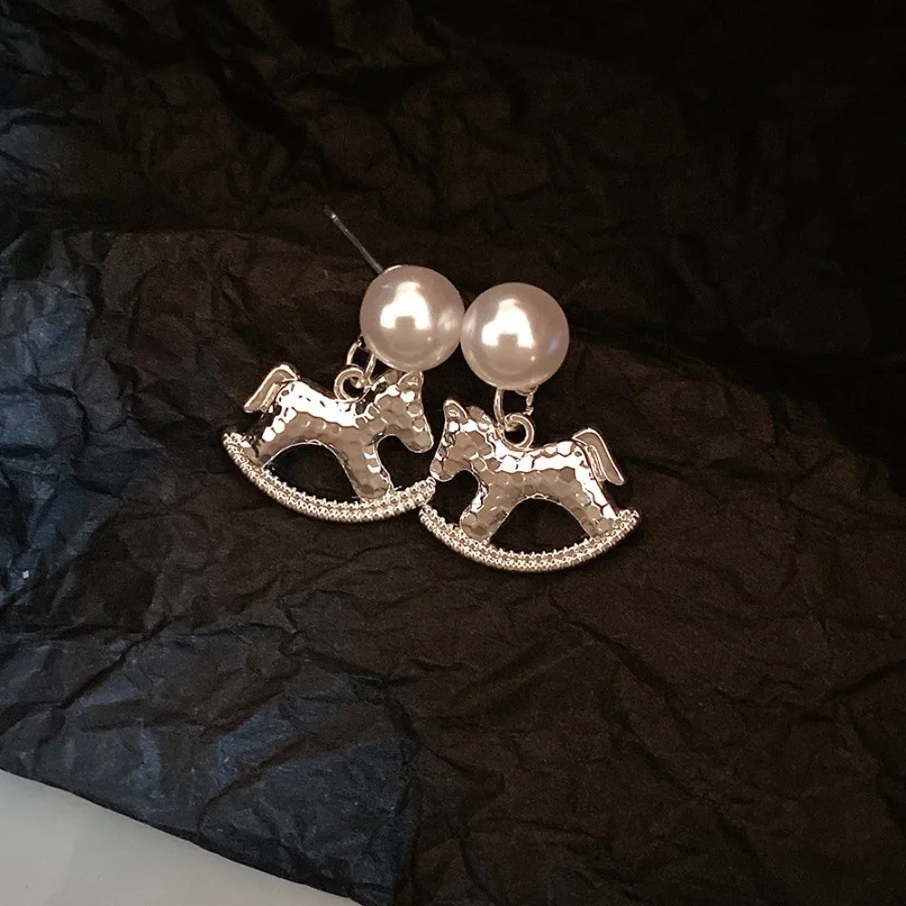 الحصان الصيني السنة الجديدة لؤلؤة زودياك المهر أقراط الأزياء والمجوهرات اللؤلؤ الكرتون الحصان أقراط هزاز المهر الكرتون