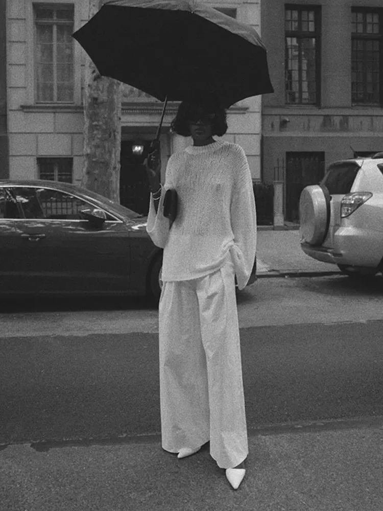 ホワイト透かし編みニットラウンドネックセーター女性のエレガントな長袖ルーズセーター 2025 新しいシックなストリート秋レトロアウター