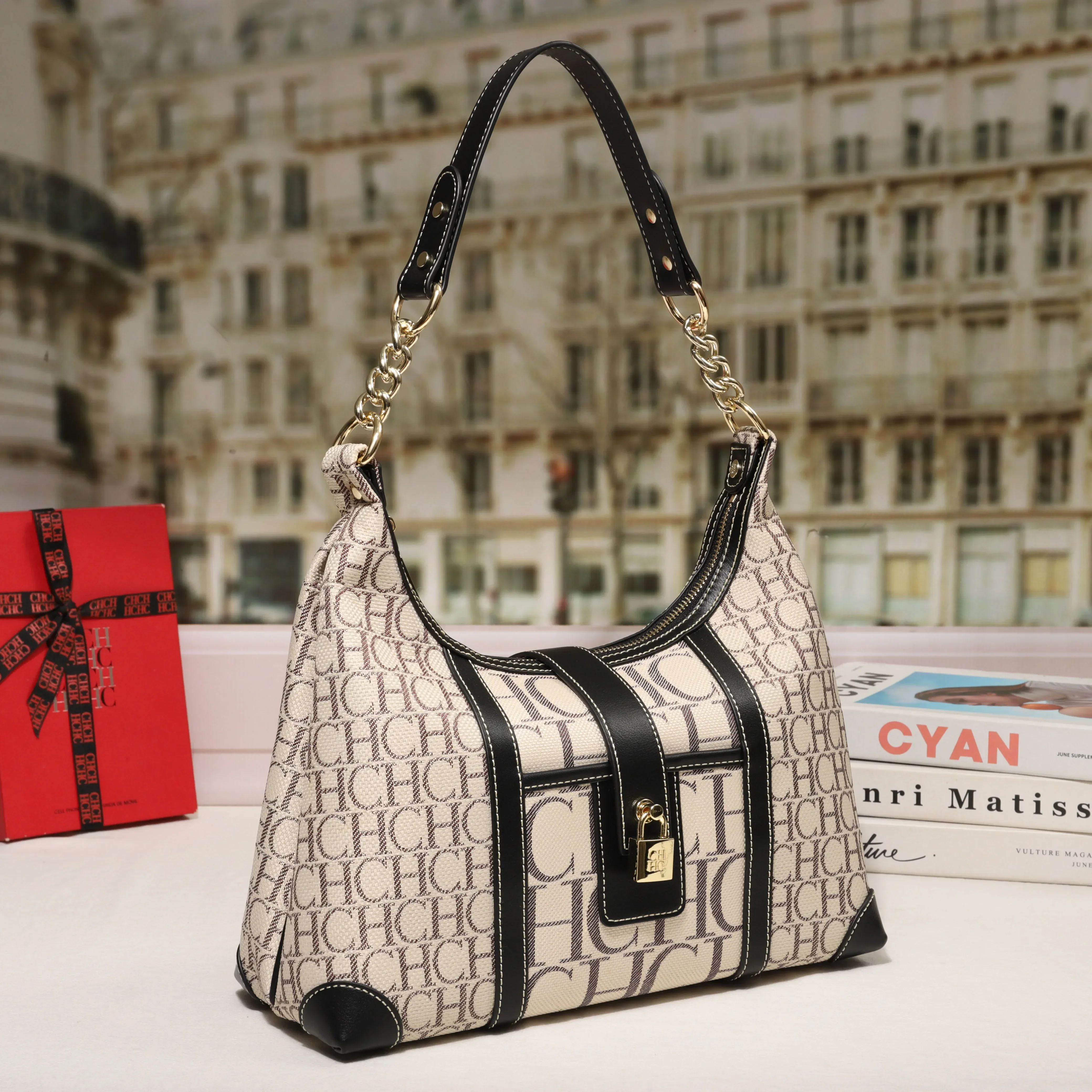 A New Classic Retro Style Lock Design Handbag For Women's Daily Business Banquets