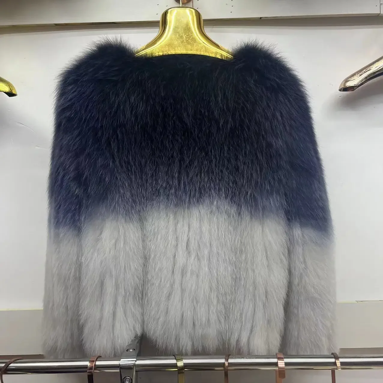 (Fox Beauty) New Fox Fur Woven Round Neck, Gradient Ramp Design Winter Coat Women