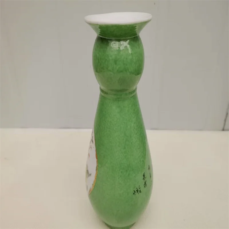 Vintage Chinese Old Porcelain Vase ,with Green background Flowers and birds Chart Decorative Pottery Artwork Collectible - Detail 1