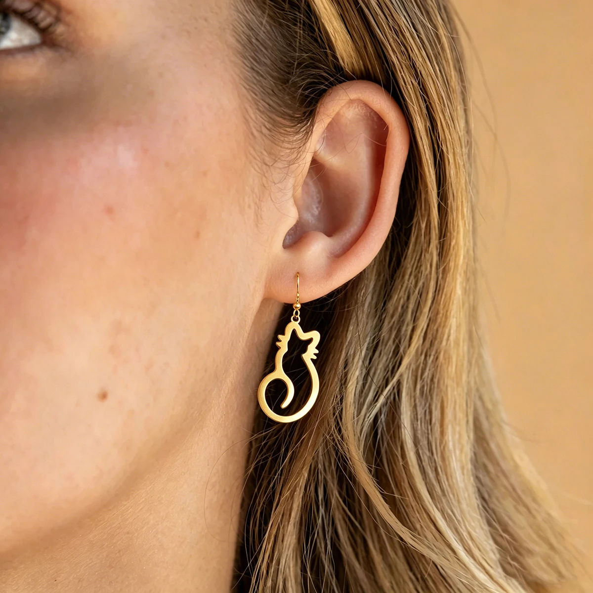 QIAMNI Stainless Steel Hollow Cute Cat Pendant Drop Earrings Female Delicate Fashion Animal Kitten Dangle Earring Jewelry Gifts