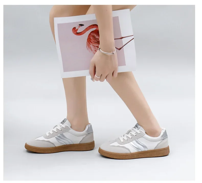 Scarpe bianche primaverili Nuova versione coreana Studentessa con suola spessa Scarpe da tavolo sportive con altezza crescente Casual