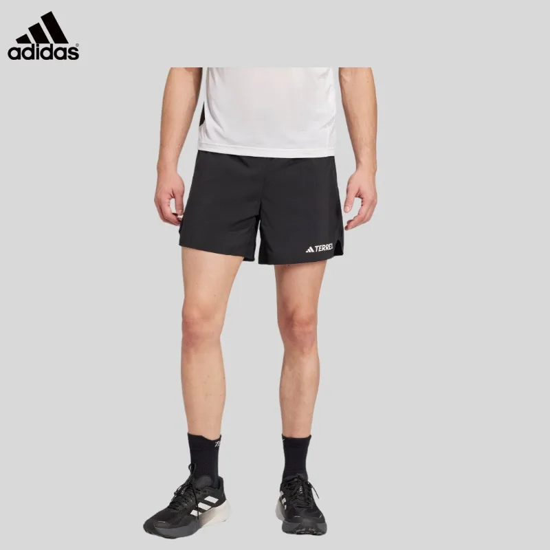 Shorts Esportivos Adidas Outdoor com Cores Contrastantes e Fendas Laterais para Corrida Cross-country JE9433