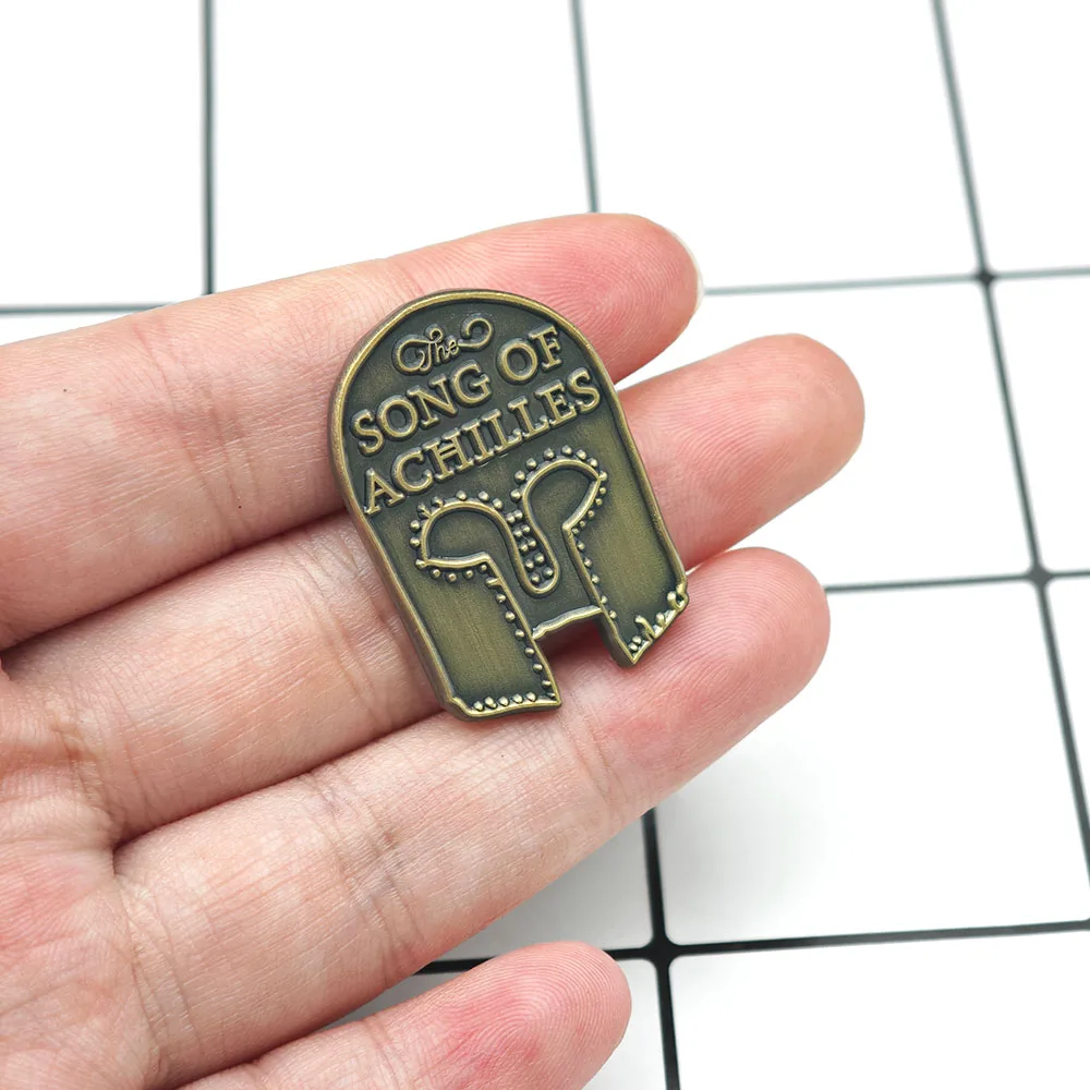 Der Lied von Achilles Metall-Emaille-Anstecker Buchbrosche Griechische Mythologie Helm-Abzeichen Madeline Miller Booktok Fan-Geschenk – Detail 7