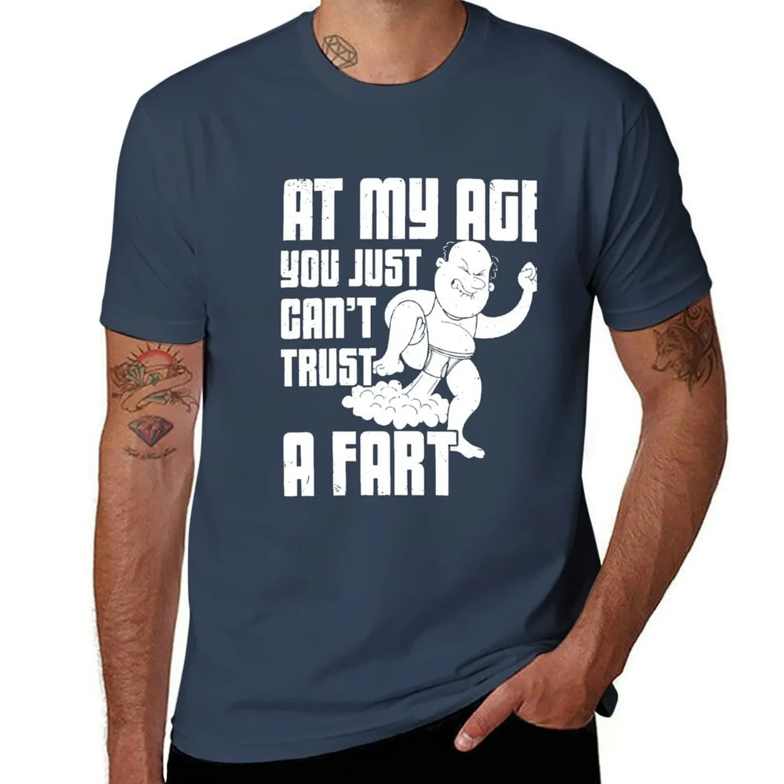 Camiseta divertida de moda con estampado de hombre mayor con la frase 'A mi edad no puedes confiar en un estreno', camiseta transpirable de talla grande para hombre