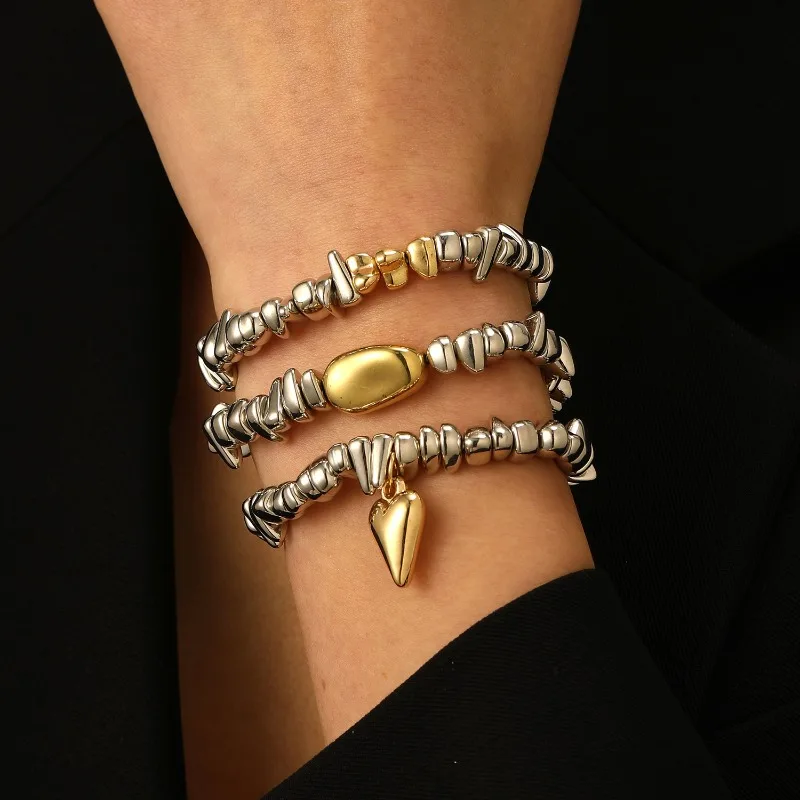 

Vintage Irregularity Unique Design CCB Bead Heart-Shaped Pendant Bracelets for Woman Fashion Bracelet Jewelry Holiday Gift