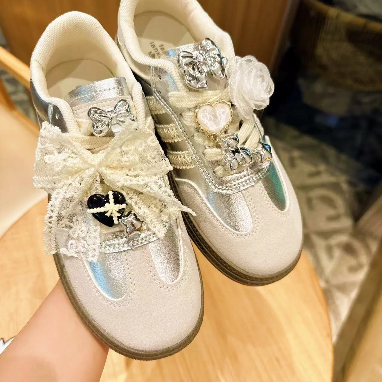 conjunto-de-acessorios-de-sapato-estilo-bale-versao-coreana-laco-prateado-amuletos-de-cadarco-fivela-de-decoracao-diy