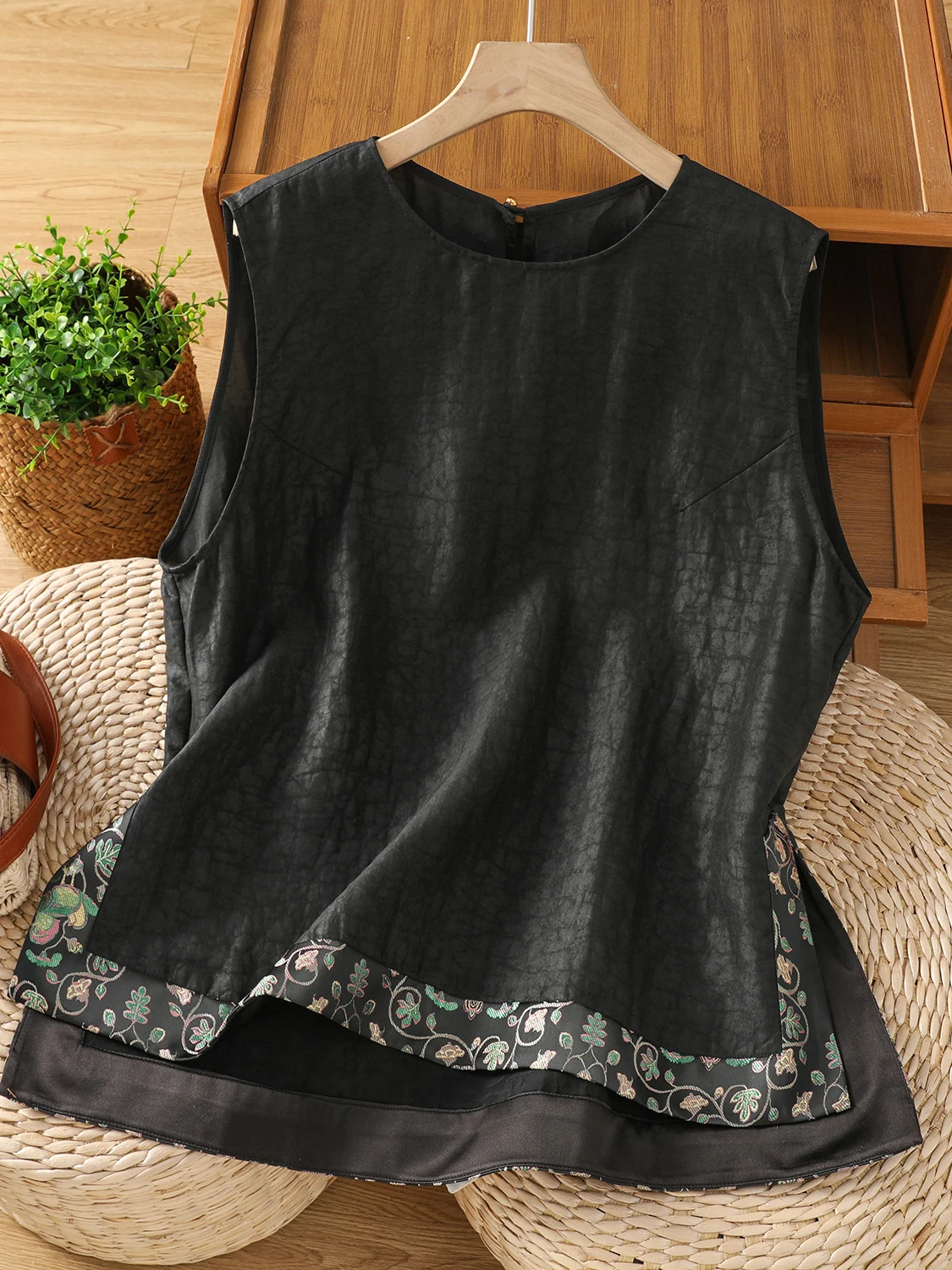 

Qingdao Brand Silk irt Vest Women Summer Embroidered Silk Top Loose Fit round Neline Svel