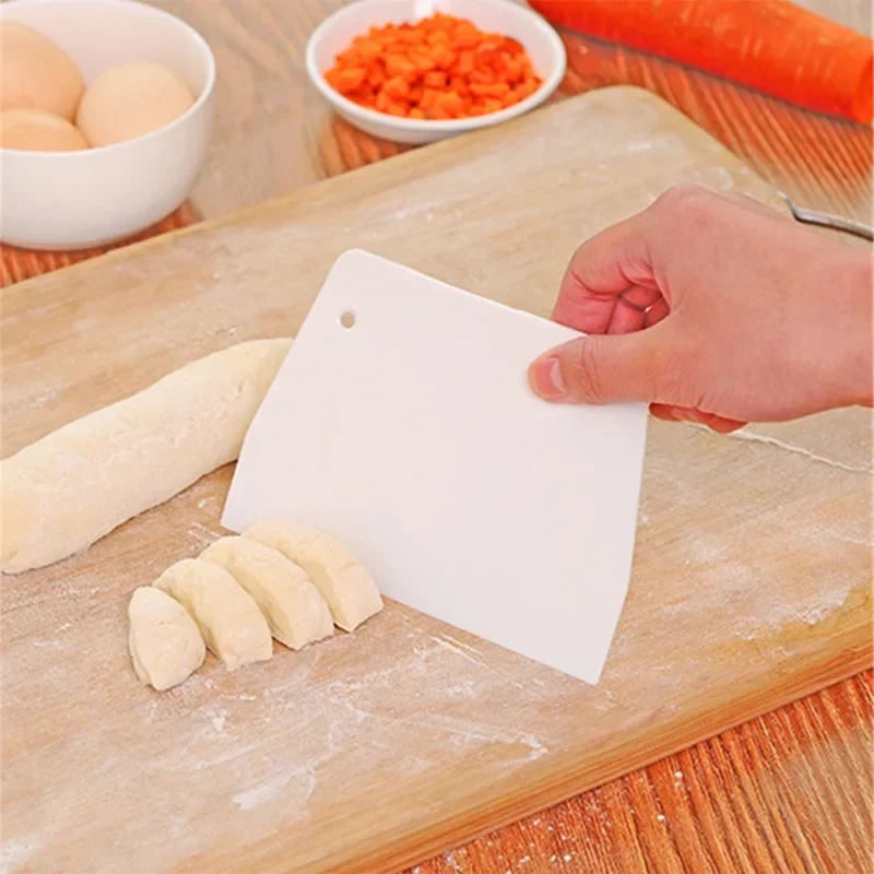1PC Plastic Dough Scrapers, Multipurpose Food Scrappers, Food- Grade Bench Scrapers for Dough Cake Bread Fondant Baking Supplies